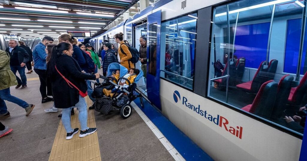Dem öffentlichen Nahverkehr in Amsterdam, Den Haag und Rotterdam droht: Kürzungen in Höhe von 110 Millionen Euro Dem öffentlichen Nahverkehr in Amsterdam, Den Haag und Rotterdam droht: Kürzungen in Höhe von 110 Millionen Euro