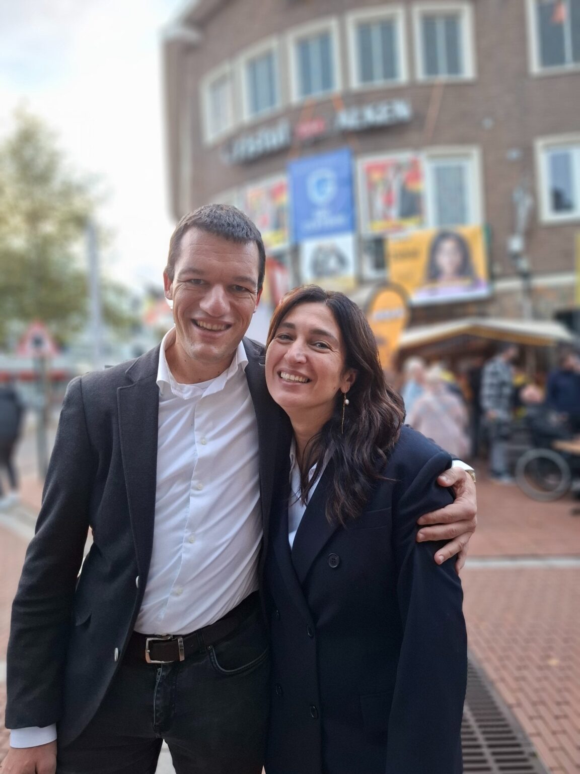 Lorenzo Terrière (ehemaliger Stabschef Steven Vandeput und politischer Journalist HLN) Kabinettsmitarbeiter für Demir am Tag nach den Wahlen Lorenzo Terrière (ehemaliger Stabschef Steven Vandeput und politischer Journalist HLN) Kabinettsmitarbeiter für Demir am Tag nach den Wahlen