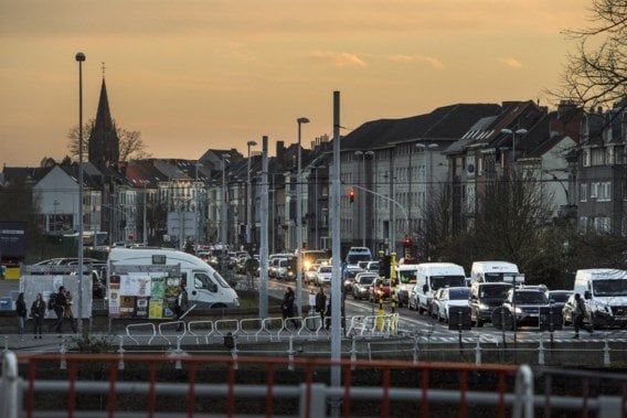 Das Fahren oder Heizen mit fossilen Brennstoffen wird Hunderte von Euro teurer, aber das ist niemandem bewusst