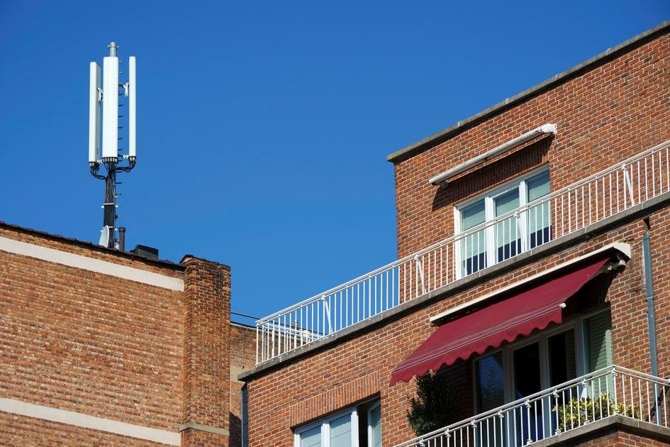 Verfassungsgericht ratifiziert in Brüssel weniger strenge Strahlungsstandards, die 5G ermöglichen