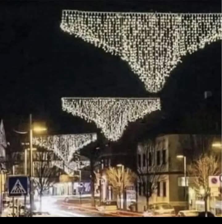 Genießen Sie die Weihnachtsstimmung in Grimbergen. Schöne Beleuchtung.
