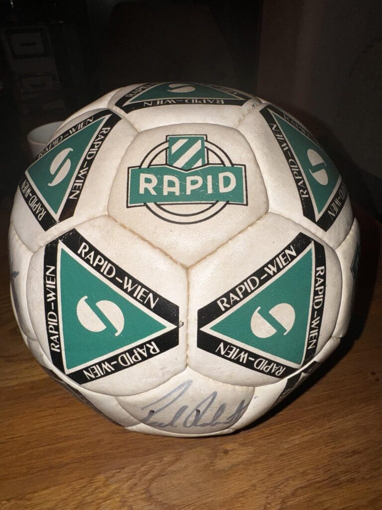 SK Rapid welcher Spieler gehört zu welcher Unterschrift (ca. 1993-1995) SK Rapid welcher Spieler gehört zu welcher Unterschrift (ca. 1993-1995)