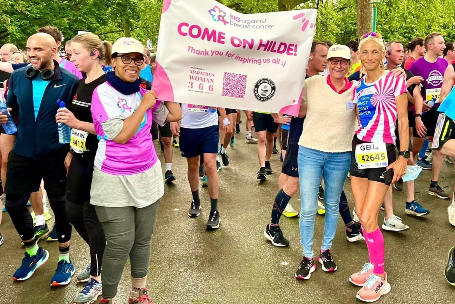 Belgische Brustkrebsüberlebende stellt Weltrekord auf, indem sie 366 Tage lang jeden Tag einen Marathon läuft – bitte erwägen Sie eine Spende für ihre Spendenaktion für Krebsforschung Belgische Brustkrebsüberlebende stellt Weltrekord auf, indem sie 366 Tage lang jeden Tag einen Marathon läuft – bitte erwägen Sie eine Spende für ihre Spendenaktion für Krebsforschung