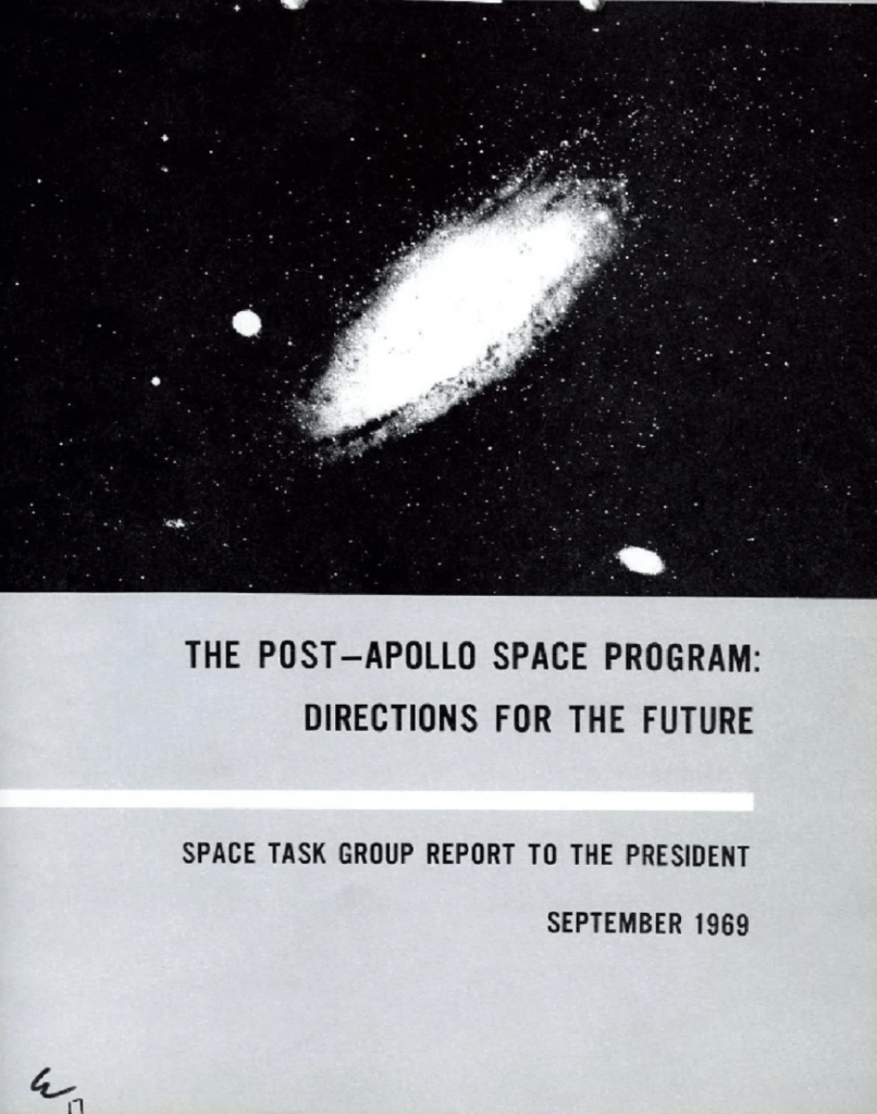 Die NASA schlug dem damaligen Präsidenten Nixon 1969 einen Drei-Optionen-Plan für die Zeit nach Apollo vor. Die erste Option sah eine Verdoppelung des NASA-Budgets, die Schaffung einer Raumstation um die Erde mit einer Kapazität von 50 Personen und zwei bemannten Mondaußenposten vor und bemannte Missionen zum Mars in den 1980er Jahren.