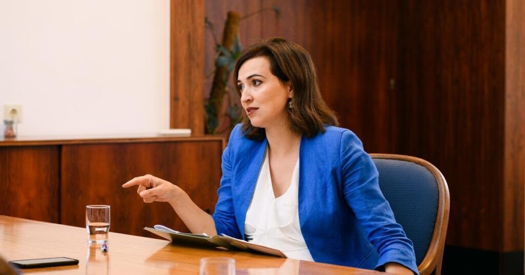 Zadić ordnet schärferes Vorgehen gegen Wiener Spione an Zadić ordnet schärferes Vorgehen gegen Wiener Spione an