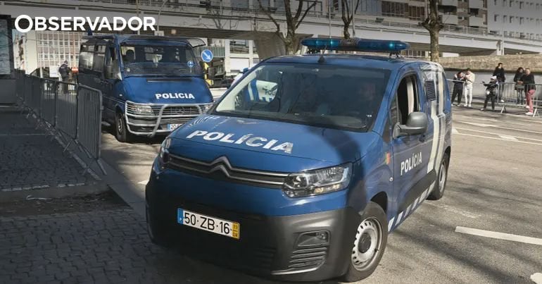 Sieben Männer wurden in Lissabon wegen des Verdachts des Besitzes einer illegalen Waffe festgenommen