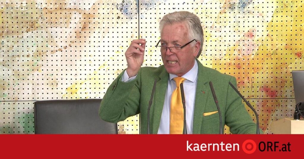 Empörung über Artikel in ÖVP-Zeitung | Für großes Aufsehen und auch Empörung sorgt ein Artikel in der ÖVP-Zeitung „Moosburg aktuell“. Darin sind seitenweise Namen von Gemeindebürgern abgedruckt, versehen mit teils beleidigenden Spitznamen. Die Betroffenen wurden vorher nicht gefragt Empörung über Artikel in ÖVP-Zeitung | Für großes Aufsehen und auch Empörung sorgt ein Artikel in der ÖVP-Zeitung „Moosburg aktuell“. Darin sind seitenweise Namen von Gemeindebürgern abgedruckt, versehen mit teils beleidigenden Spitznamen. Die Betroffenen wurden vorher nicht gefragt