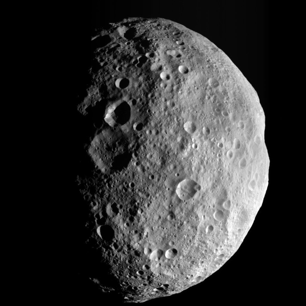 Laborarbeit untersucht Schluchten, die NASA-Raumsonde Dawn auf dem riesigen Asteroiden Vesta gesehen hat