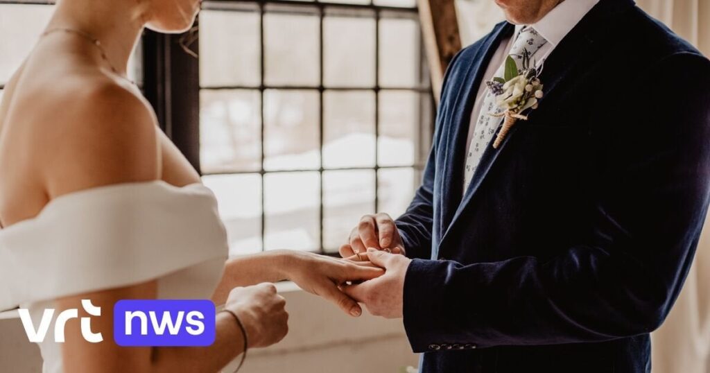 Ninove sah im November mehr Eheschließungen, Bürgermeister De Jonge: „Nicht jeder will unter Guy D’haeseleer heiraten“