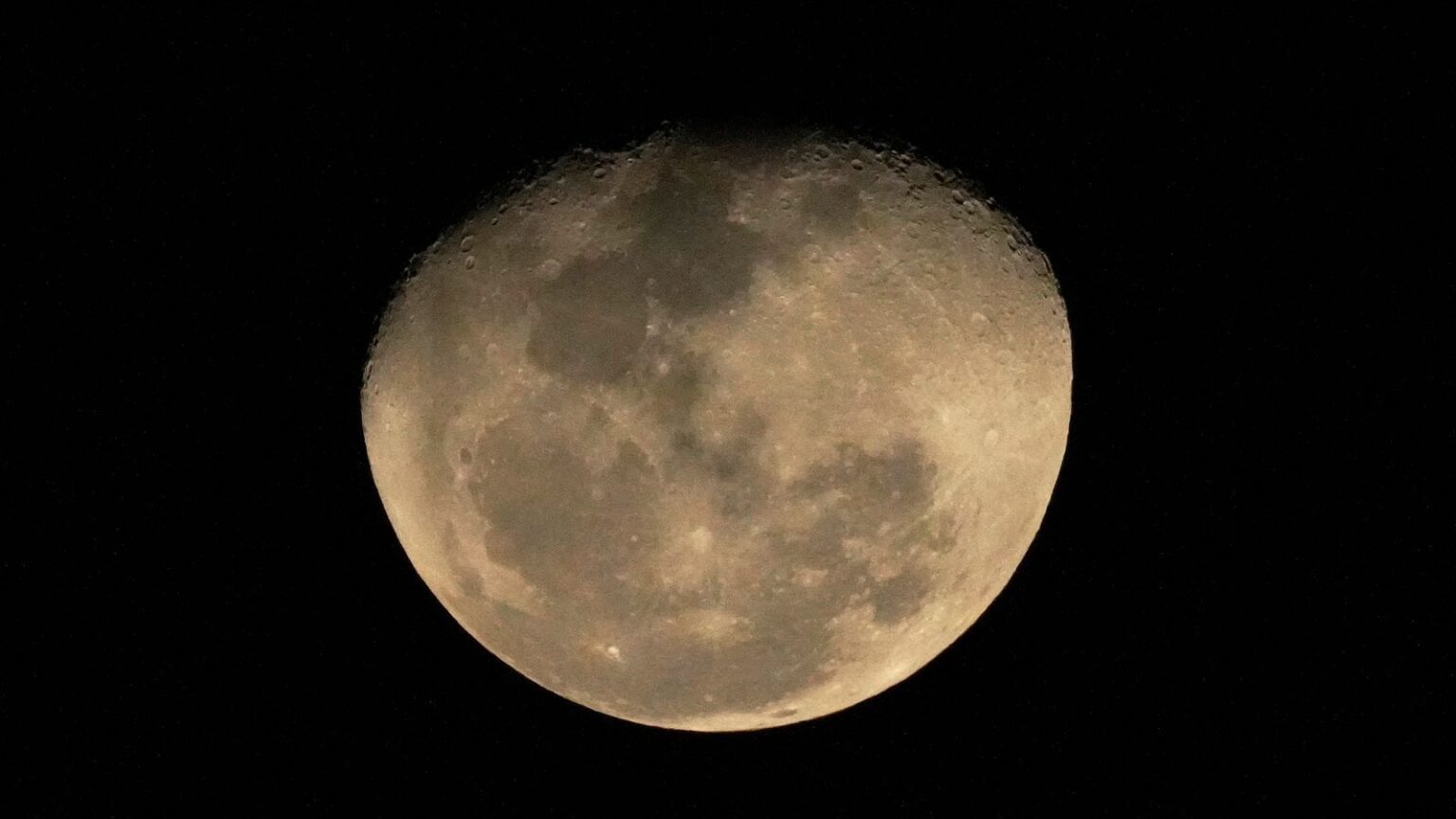 Der Mond könnte aufgrund der „umschmelzenden“ Oberfläche viel älter sein als angenommen