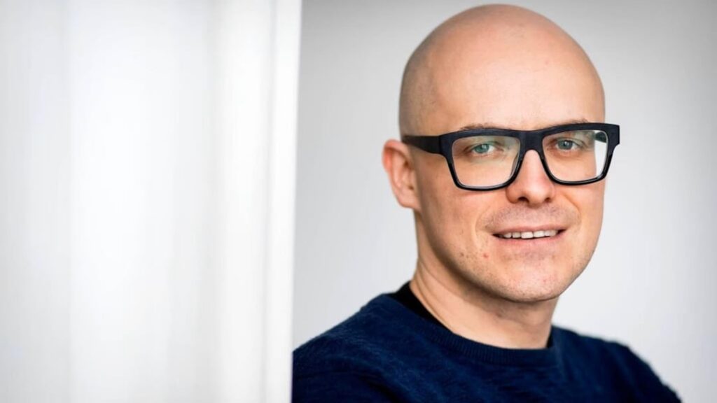 Harte Zeiten im flämischen Showbizz: Nach Laura Tesoro gibt nun Philippe Geubels seinen lukrativeren Job im nationalen Fernsehen auf.
