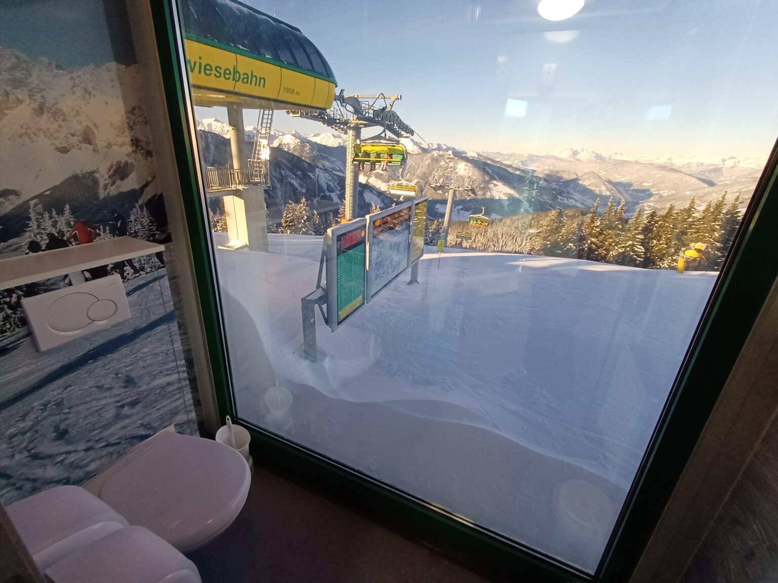 Toilette mit Aussicht in Österreich