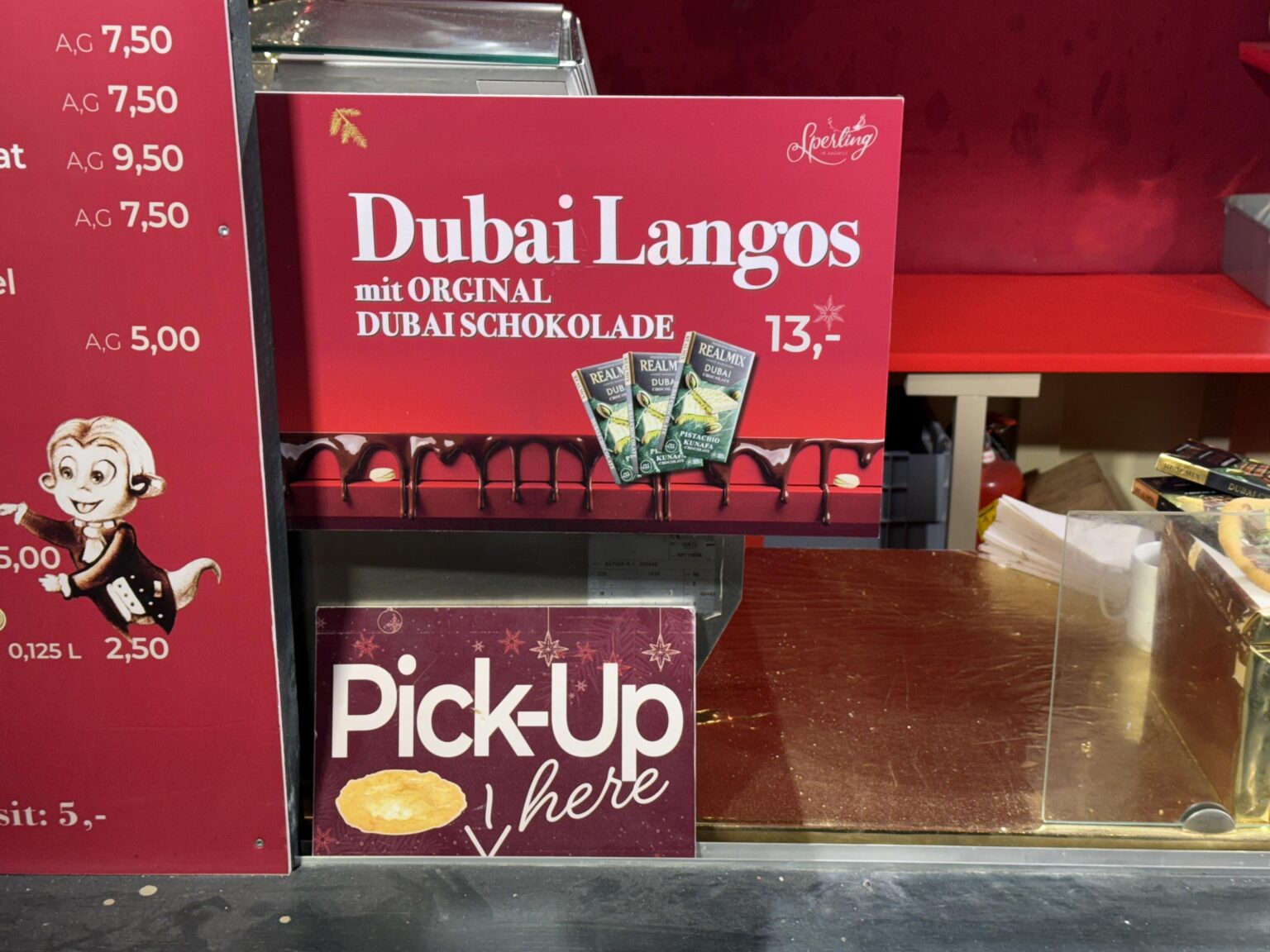 Traditionell österreichischer Dubai Langos um günstige 13 Euro am Weihnachtsmarkt