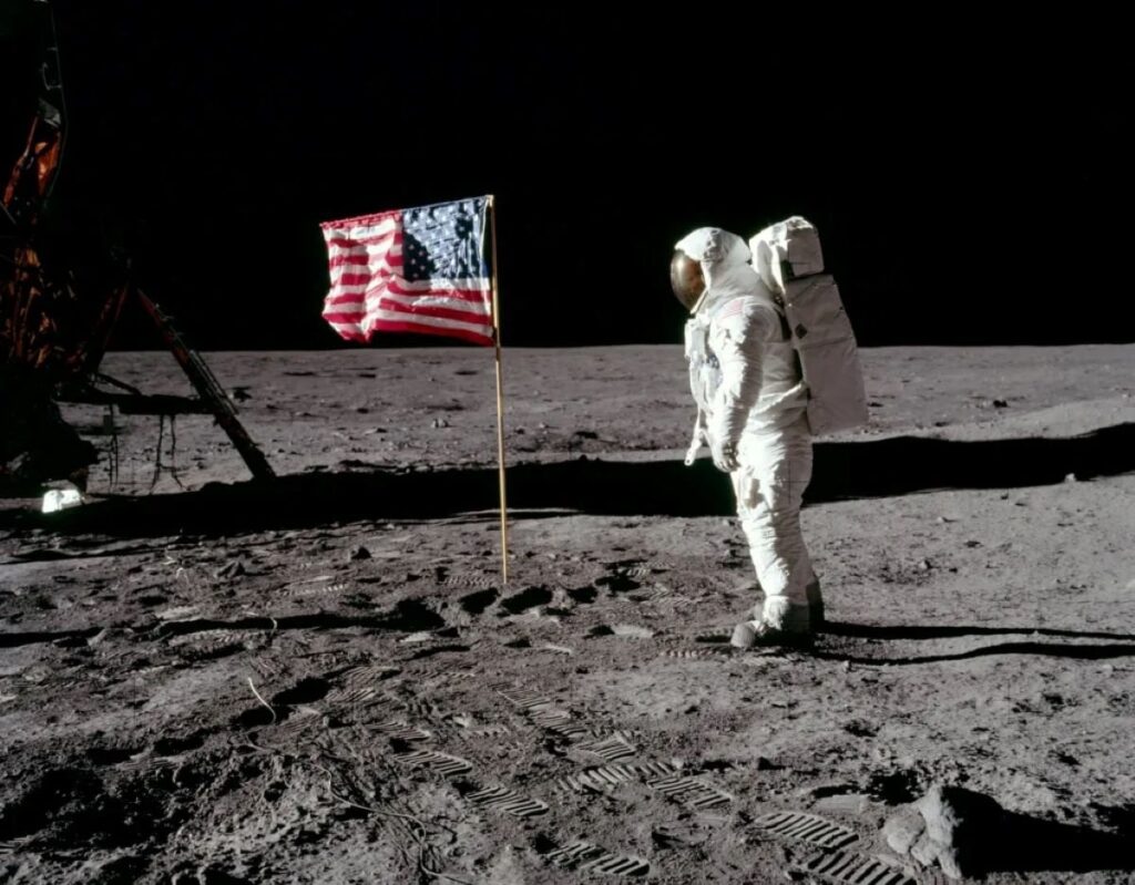 Das Mondgestein der NASA Apollo 11 wurde bei einem Brand zerstört, wie Aufzeichnungen zeigen | Die unschätzbare Mondprobe, die Irland bei der ersten Mondlandung geschenkt wurde, ging in den 1970er Jahren bei einem Observatoriumsbrand verloren. Das Mondgestein der NASA Apollo 11 wurde bei einem Brand zerstört, wie Aufzeichnungen zeigen | Die unschätzbare Mondprobe, die Irland bei der ersten Mondlandung geschenkt wurde, ging in den 1970er Jahren bei einem Observatoriumsbrand verloren.