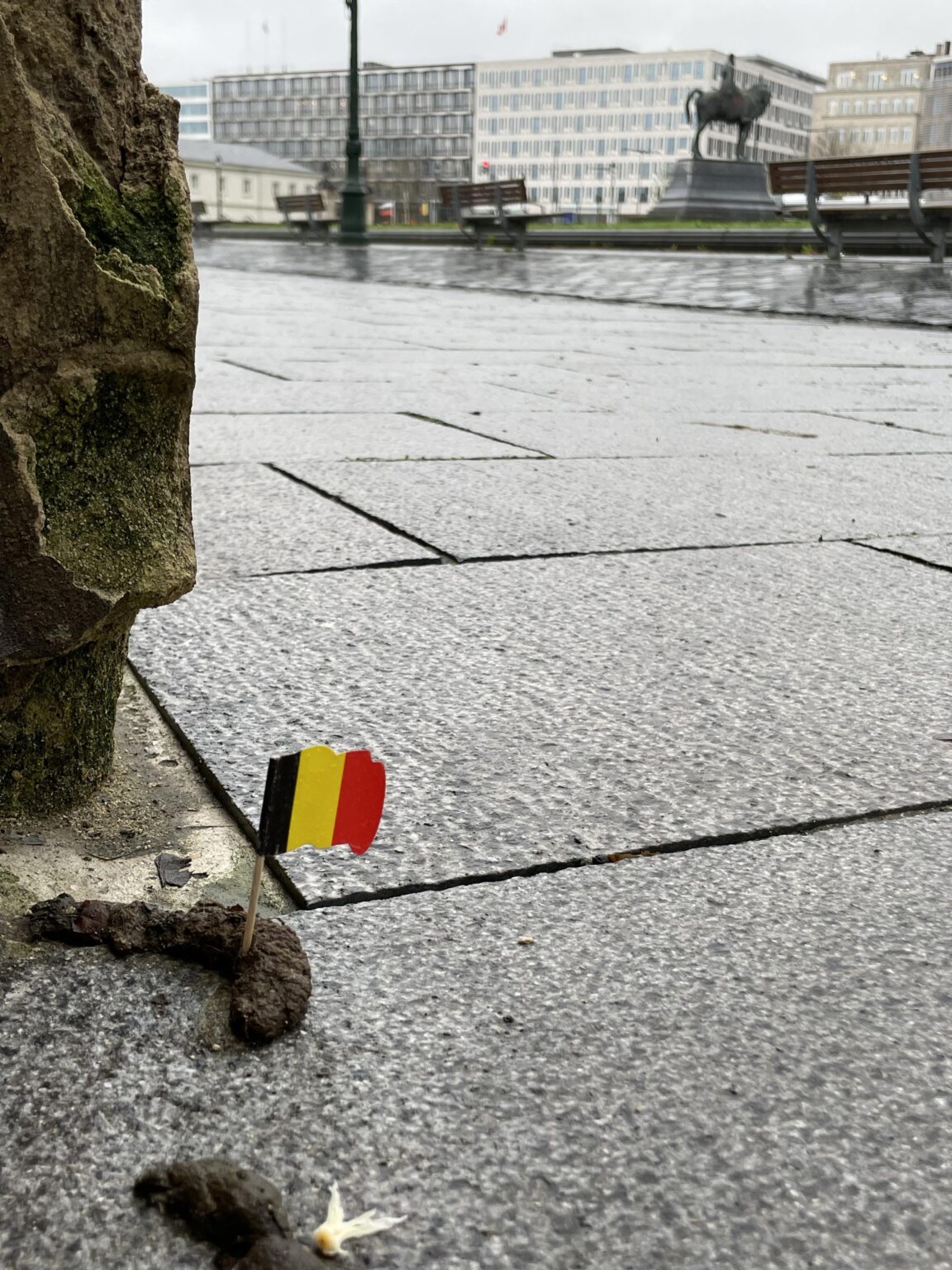 An den Palastmauern gesichtet