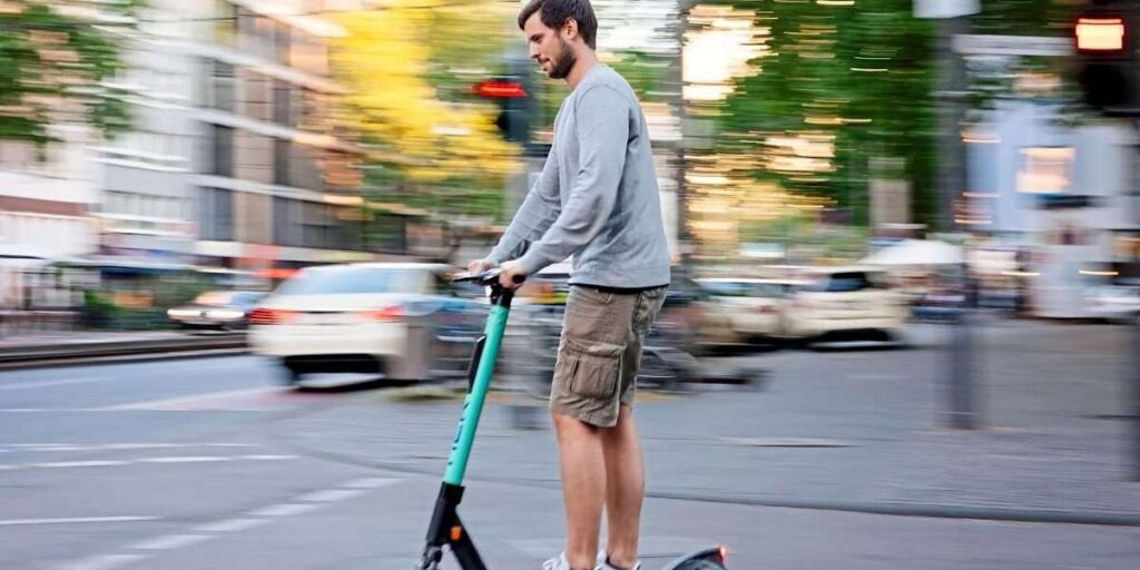 Sturz mit E-Scooter: Unfallversicherung muss nicht zahlen Sturz mit E-Scooter: Unfallversicherung muss nicht zahlen