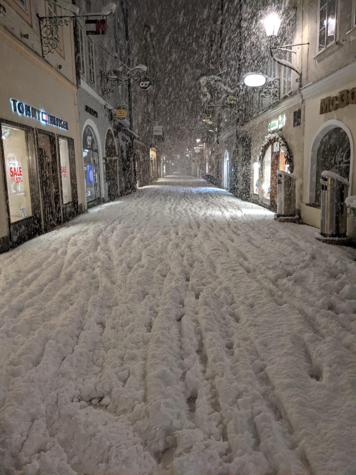 Weils heuer in Salzburg wahrscheinlich braun bleibt (Getreidegasse Salzburg, Jänner 2021 - OC)