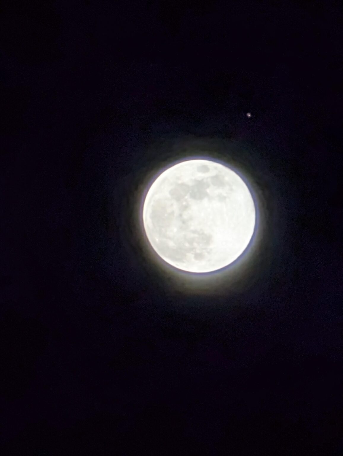 Mars hinter dem Mond