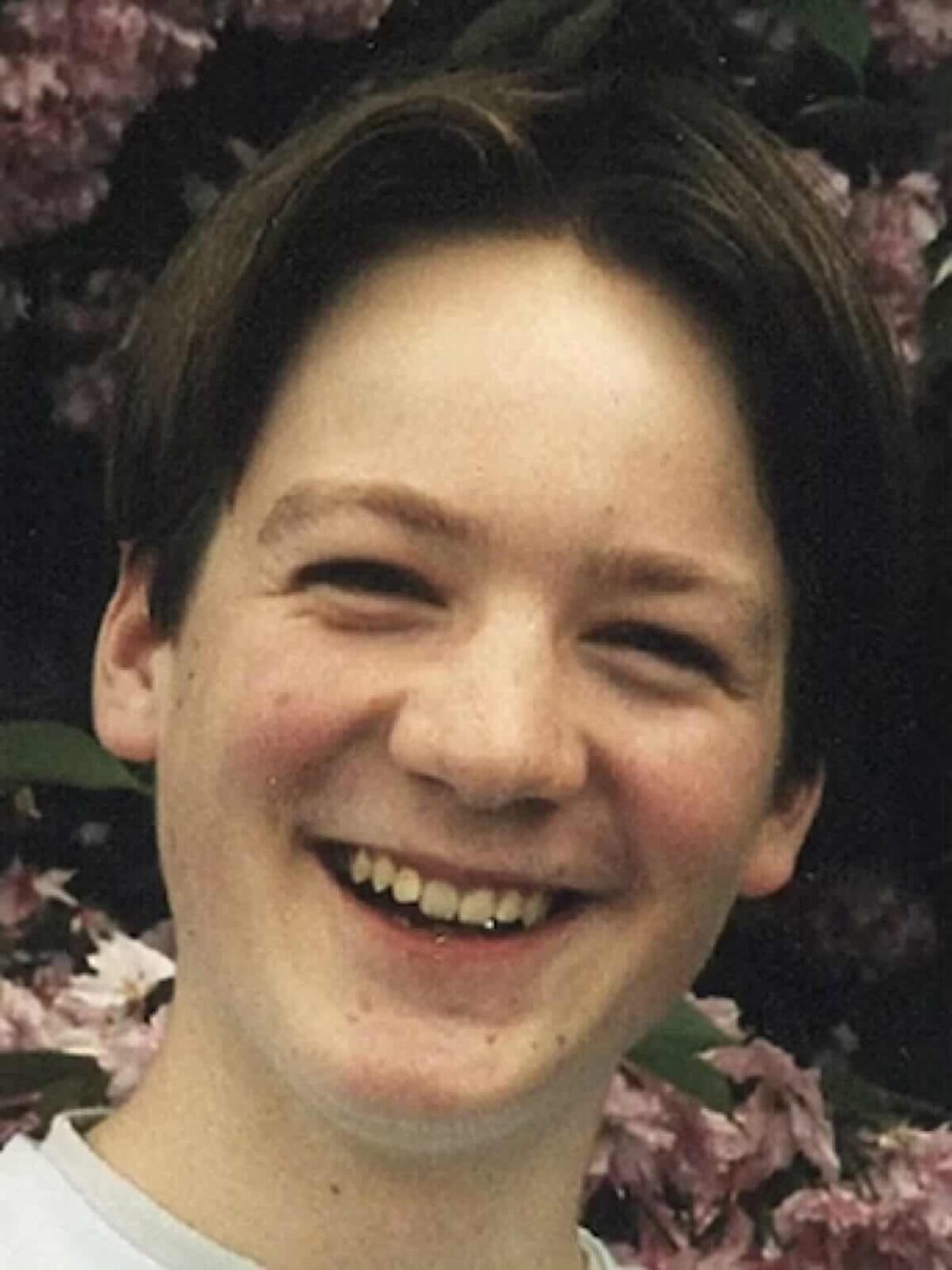 Im Jahr 2002 kaufte der 18-jährige Vincent aus Gent, Belgien, ein einfaches Flugticket nach New York City, ohne es jemandem zu sagen. Eine Woche später wurde sein Rucksack im Prospect Park in Niagara Falls gefunden. Der Fall bleibt ungelöst. Im Jahr 2002 kaufte der 18-jährige Vincent aus Gent, Belgien, ein einfaches Flugticket nach New York City, ohne es jemandem zu sagen. Eine Woche später wurde sein Rucksack im Prospect Park in Niagara Falls gefunden. Der Fall bleibt ungelöst.