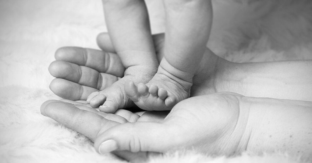 Eltern tragen 2,5 -mal mehr zur Gesellschaft bei als Kinder Eltern tragen 2,5 -mal mehr zur Gesellschaft bei als Kinder
