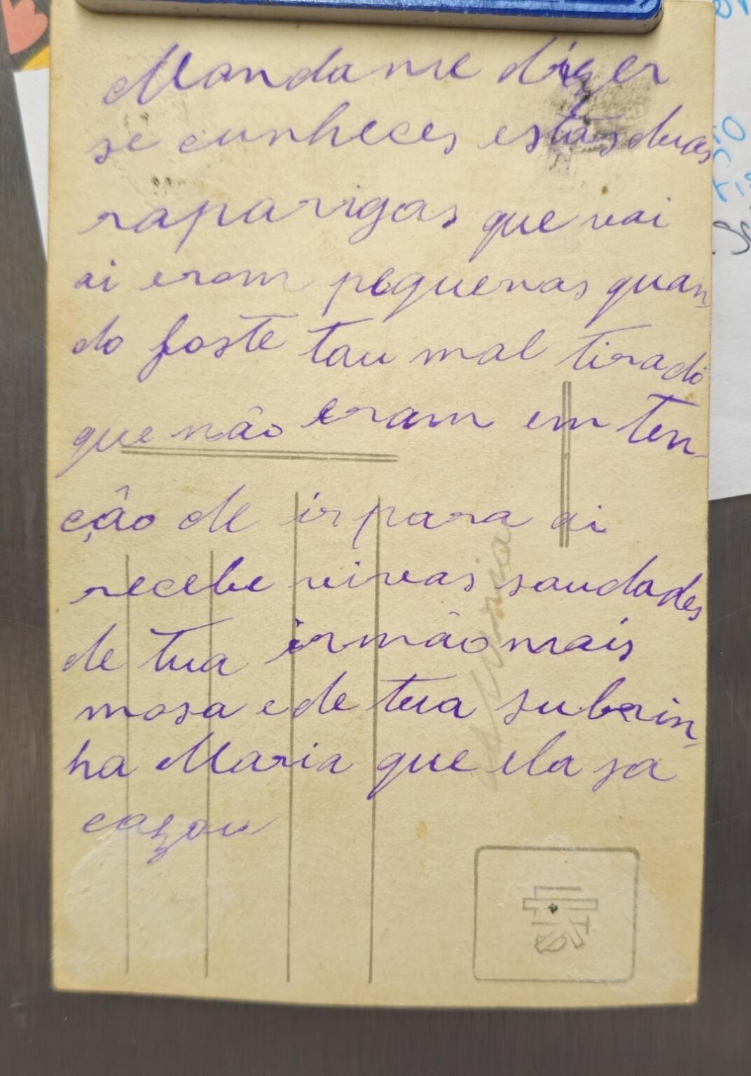 Hallo Leute, ich spreche nur Englisch, habe aber Dutzende portugiesische Familienmitglieder auf der Seite meiner Oma. Könnt ihr mir helfen, die Schrift auf diesem Foto zu übersetzen?