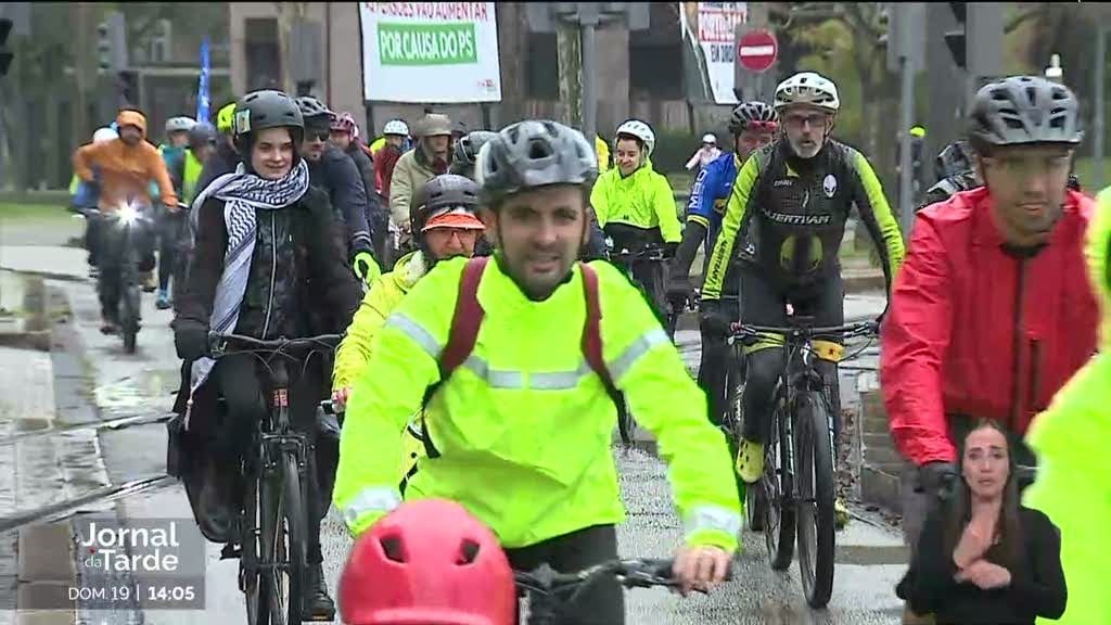 Radfahrer fordern sicherere Straßen: Heute Morgen fand in Porto eine Demonstration für sicherere Straßen für Fahrradfahrer statt
