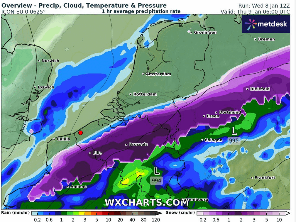 Wettermodell ICON-Vorhersage für morgen 7 Uhr (UTC+1). Es sieht so aus, als würden die Küstenregion und ein Teil Westflanderns dem zweiten System ausweichen. Quelle: WXCHARTS