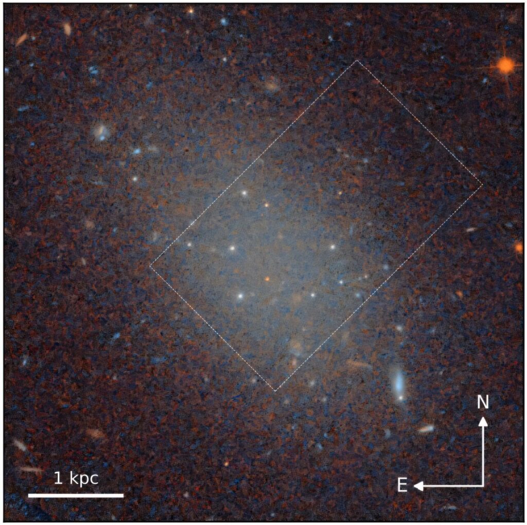 Hubble enthüllt ungewöhnliche kugelförmige Cluster in ultra-diffuse Galaxy FCC 224