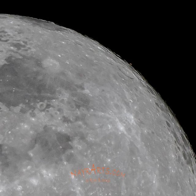Der Mars taucht heute Nacht hinter dem Mond wieder auf