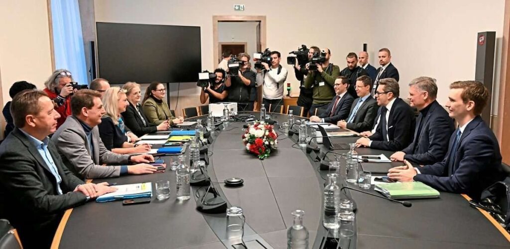 FPÖ und ÖVP verhandeln über Medien, ORF-Beitrag und Finanzen – Dem ORF könnte ein größerer Umbau bevorstehen