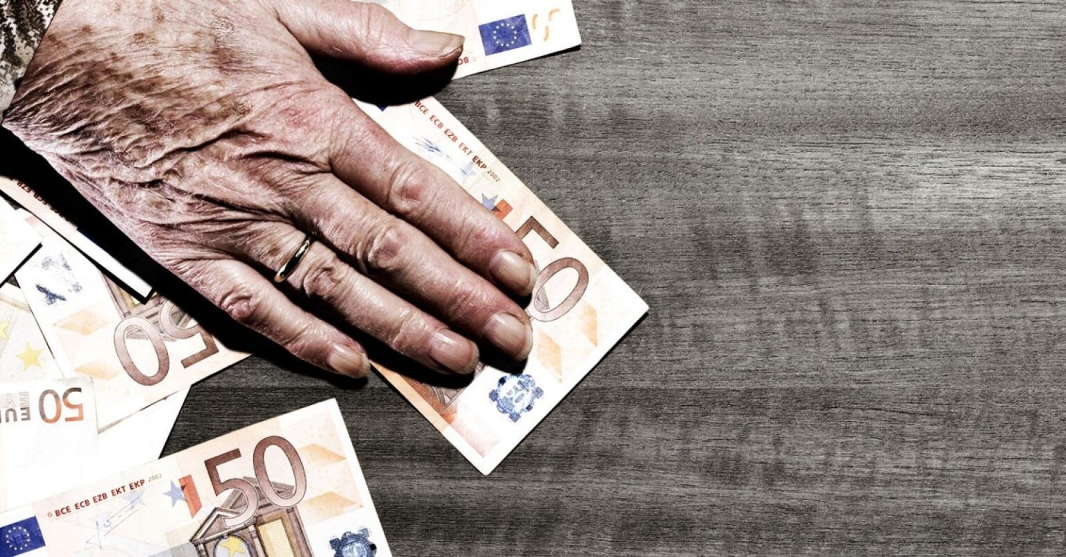 „Nach Angaben des Planungsbüros wird die Ersatzquote – das ist die durchschnittliche Rente im Vergleich zum durchschnittlichen Bruttoeinkommen der letzten fünf Berufsjahre – im Jahr 2030 für Selbstständige 65,8 % betragen, verglichen mit 63,9 % für festangestellte Beamte Diener.“ „Nach Angaben des Planungsbüros wird die Ersatzquote – das ist die durchschnittliche Rente im Vergleich zum durchschnittlichen Bruttoeinkommen der letzten fünf Berufsjahre – im Jahr 2030 für Selbstständige 65,8 % betragen, verglichen mit 63,9 % für festangestellte Beamte Diener.“