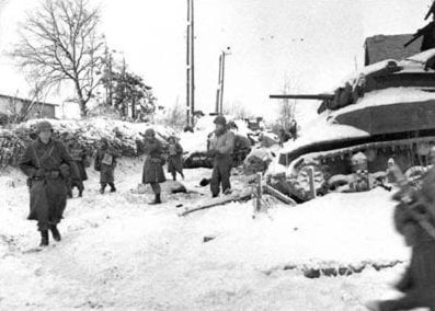 Die Ardennenoffensive endete vor achtzig Jahren, am 25. Januar 1945. Körper: