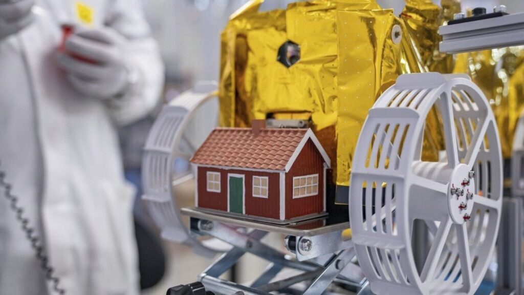 Mission zum Mond bringt winziges rotes schwedisches Zuhause ins All