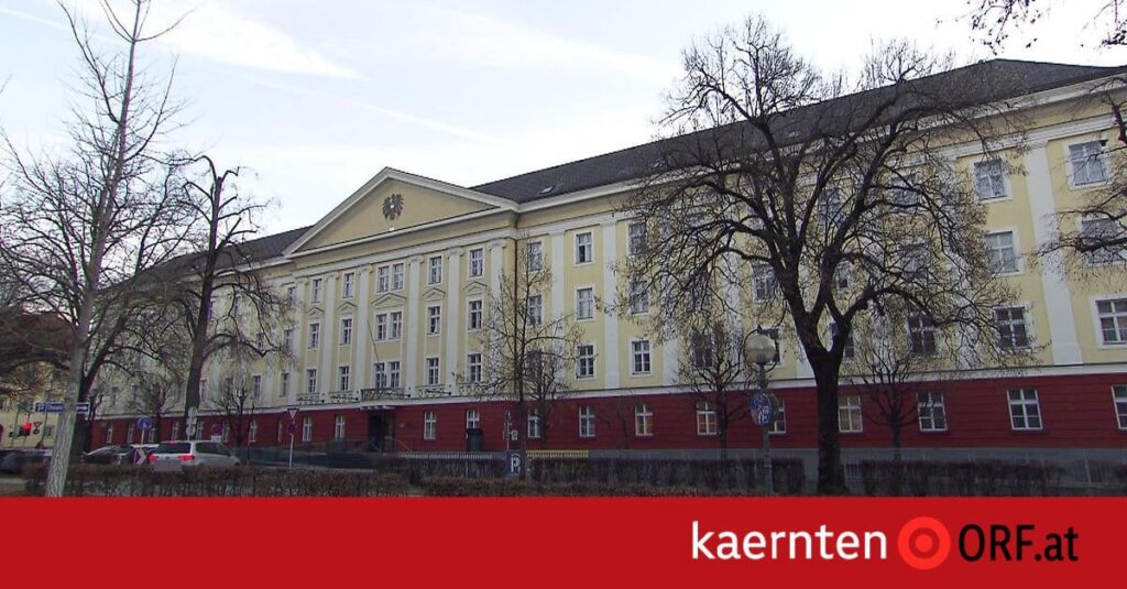 Tiere geschächtet: Unbedingte Haft | Wegen Tierquälerei ist am Donnerstag ein 44 Jahre alter Nebenerwerbslandwirt am Landesgericht zu zwölf Monaten Haft, davon vier Monate unbedingt, verurteilt worden. Er soll fünf Schafe und drei Schweine ohne Betäubung und nicht sachgerecht geschlachtet haben Tiere geschächtet: Unbedingte Haft | Wegen Tierquälerei ist am Donnerstag ein 44 Jahre alter Nebenerwerbslandwirt am Landesgericht zu zwölf Monaten Haft, davon vier Monate unbedingt, verurteilt worden. Er soll fünf Schafe und drei Schweine ohne Betäubung und nicht sachgerecht geschlachtet haben
