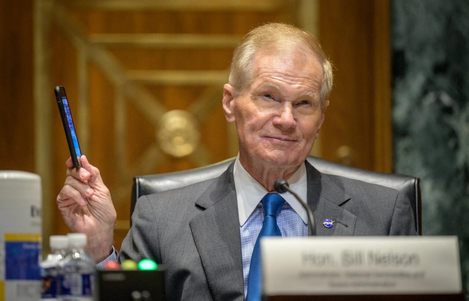 NASA-Administrator tritt zurück und drängt auf Kontinuität unter neuer Führung
