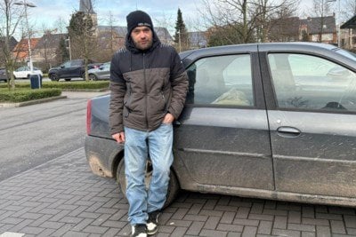 Der Obdachlose Randy (30) lebt in einem Auto am Picoloplein in Stabroek: „Ich hatte jahrelang ein gut geführtes Geschäft und dann hatte ich nichts mehr übrig“