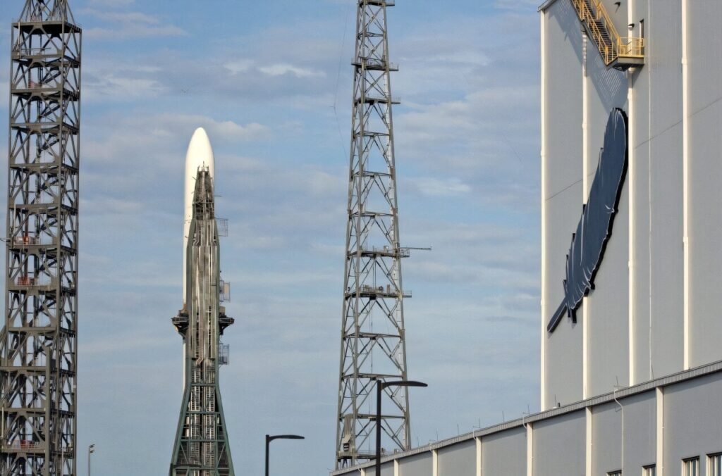 Blue Origin verschiebt den ersten Start der riesigen New Glenn-Rakete