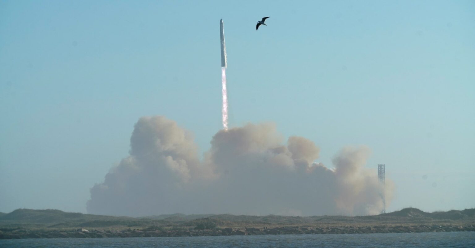 Die US-Luftfahrtbehörde FAA untersucht Berichte über die Landung von SpaceX-Raketentrümmern auf den Turks- und Caicosinseln