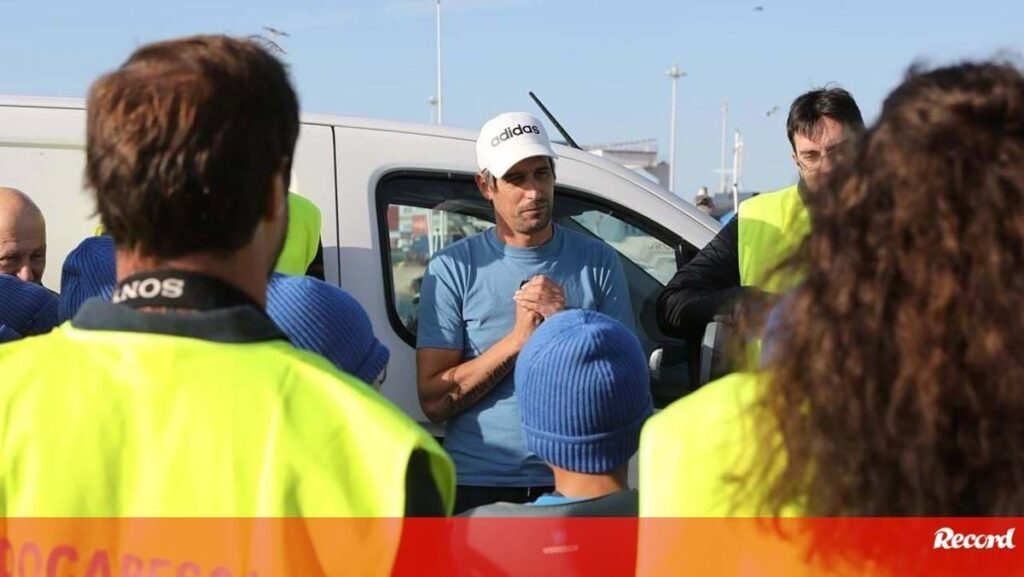 Fábio Coentrão bedroht SIC-Journalisten nach der Schließung einer illegalen Gärtnerei Fábio Coentrão bedroht SIC-Journalisten nach der Schließung einer illegalen Gärtnerei