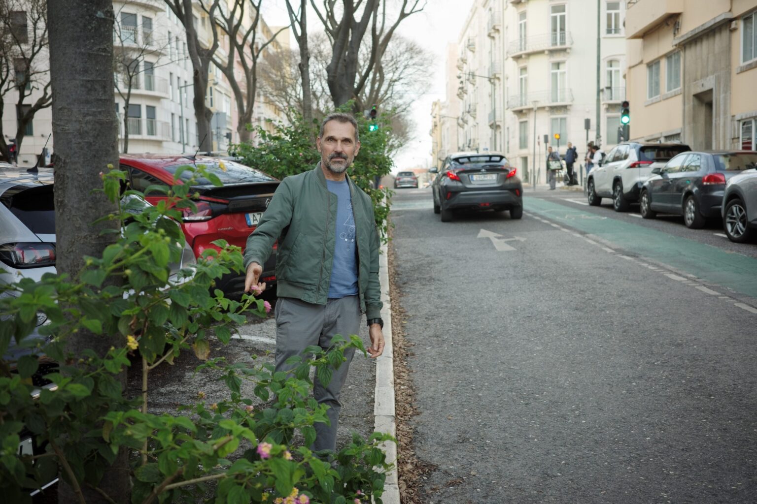Nuno betreibt Guerilla-Gartenarbeit in Lissabon ... und andere machten mit