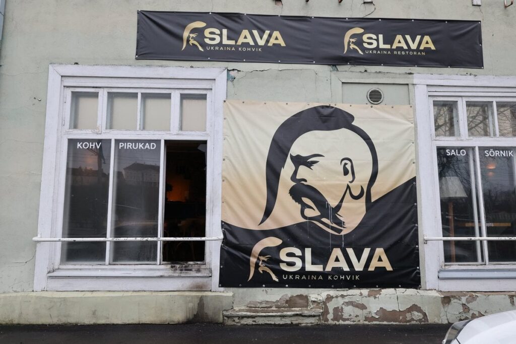 Fotos aus der Szene Nachts brannte ein slawisches ukrainisches Restaurant zu Beginn von Kopli. Besitzer Mart Luik: Es gibt einige Feinde in der Ukraine unter uns Fotos aus der Szene Nachts brannte ein slawisches ukrainisches Restaurant zu Beginn von Kopli. Besitzer Mart Luik: Es gibt einige Feinde in der Ukraine unter uns