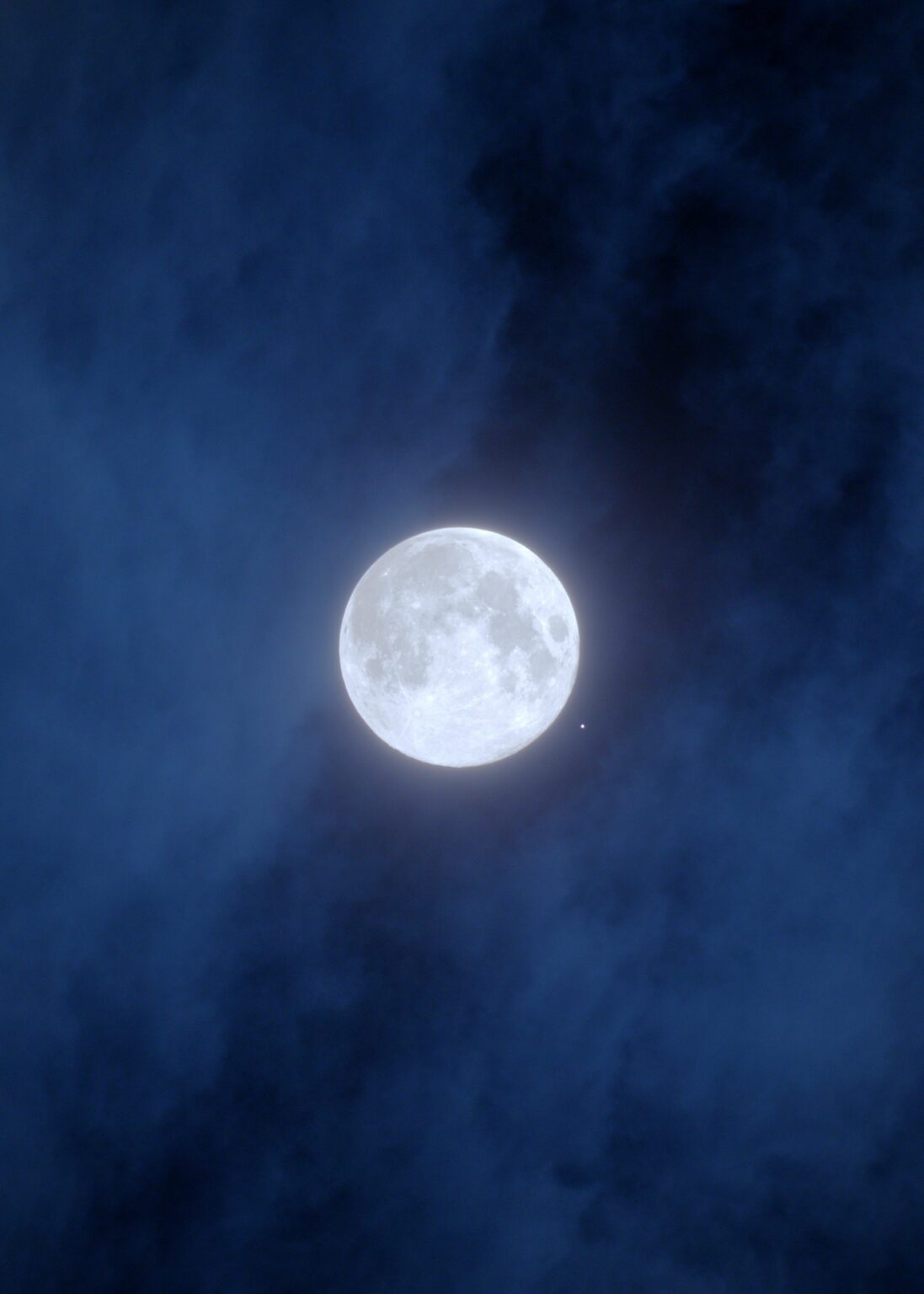 Der Mond trifft auf den Mars