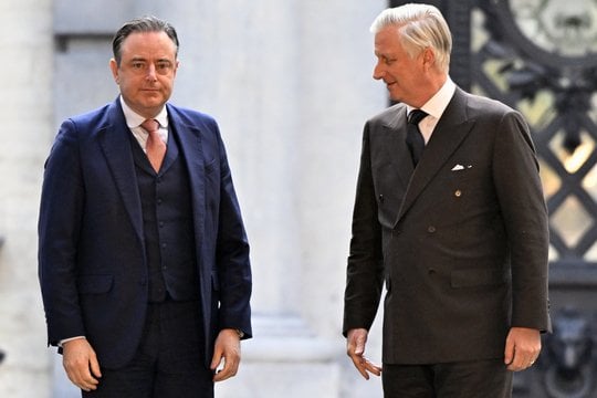 Die ultimative Hauptrolle von Bart De Wever [Apache]