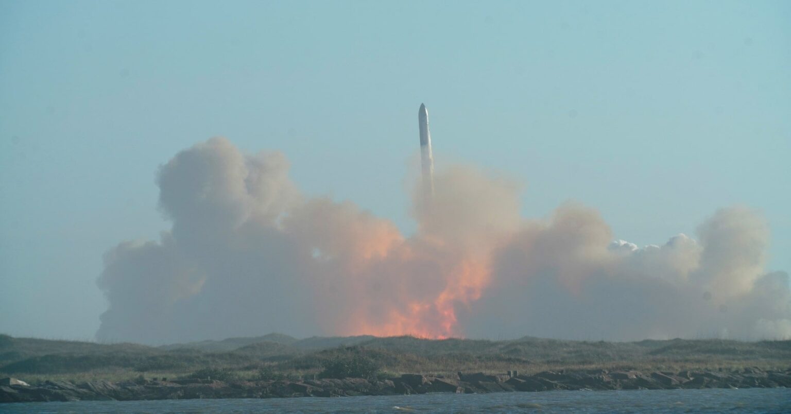 Das Raumschiff von SpaceX explodiert im Flugtest und zwingt die Fluggesellschaften zur Umleitung