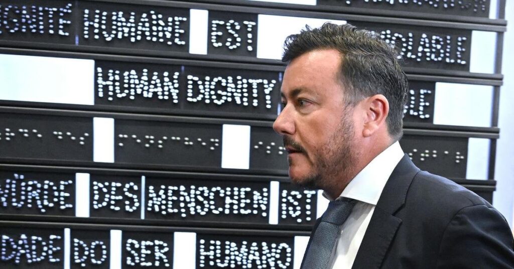 René Benko: Ferraris, Kunst, Jet, Villa: Was in der Privatstiftung vor dem Kollaps geparkt war