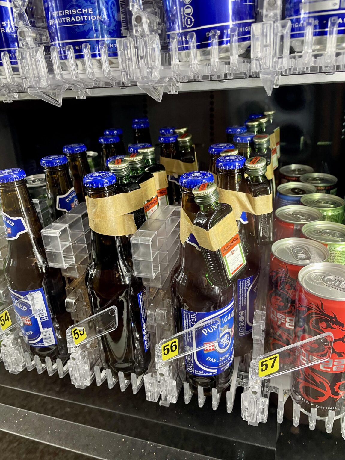 Endlich gibt es bei mir im Dorf auch einen Automatenshop mit Produkten des täglichen Bedarfs