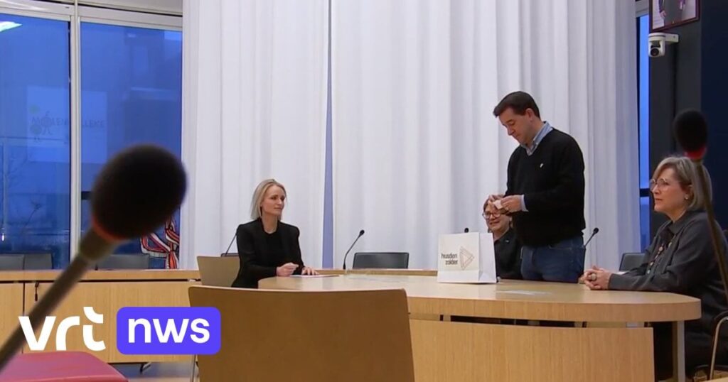 Die Pflicht der Jury schließt Bürger unter 28 Jahren aus. Diskriminierung oder angemessen? Die Pflicht der Jury schließt Bürger unter 28 Jahren aus. Diskriminierung oder angemessen?
