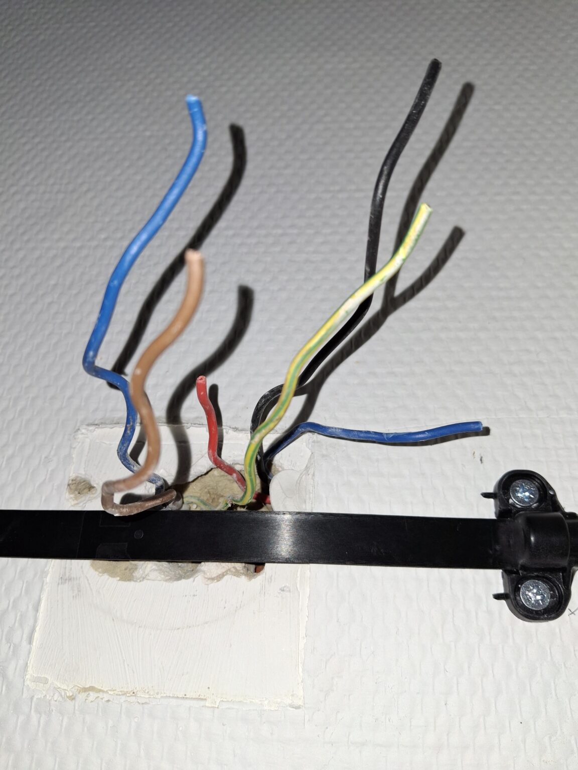 Farben der elektrischen Leitungen Farben der elektrischen Leitungen