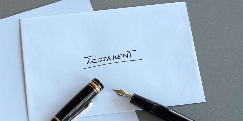 Mann verlor Erbe wegen unleserlichen Satzes in Testament – Notar haftet für Schaden