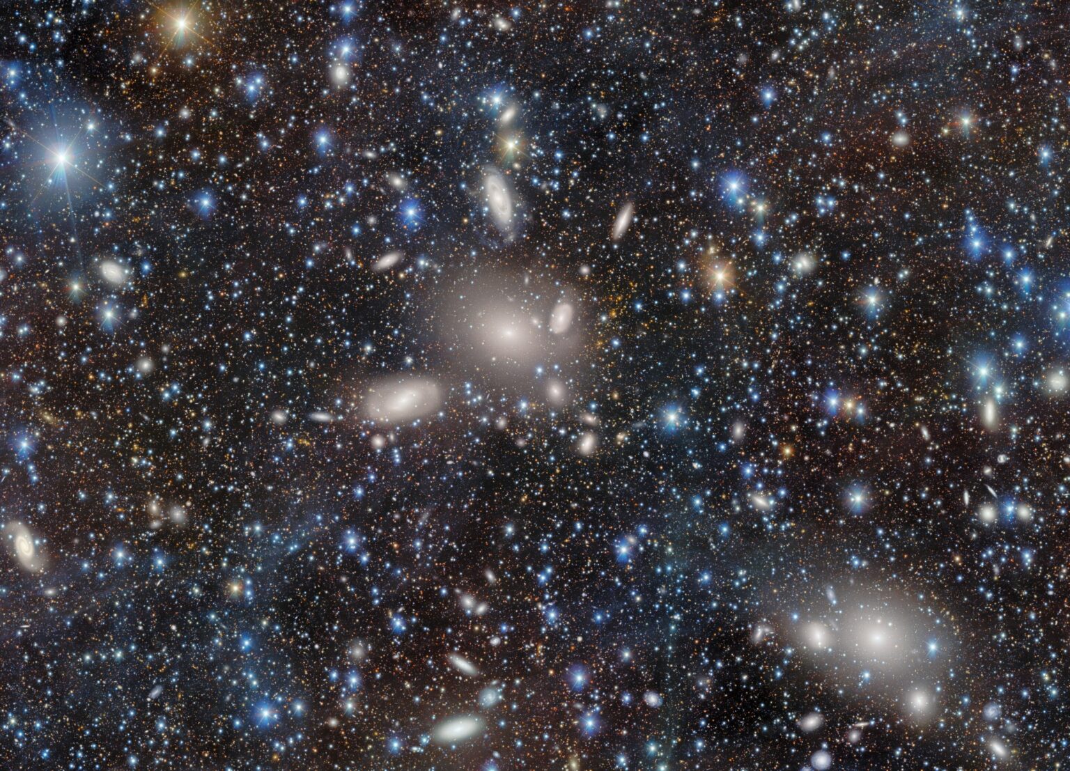 Kamera für dunkle Energie fängt die glitzernden Galaxien des Antlia-Clusters ein